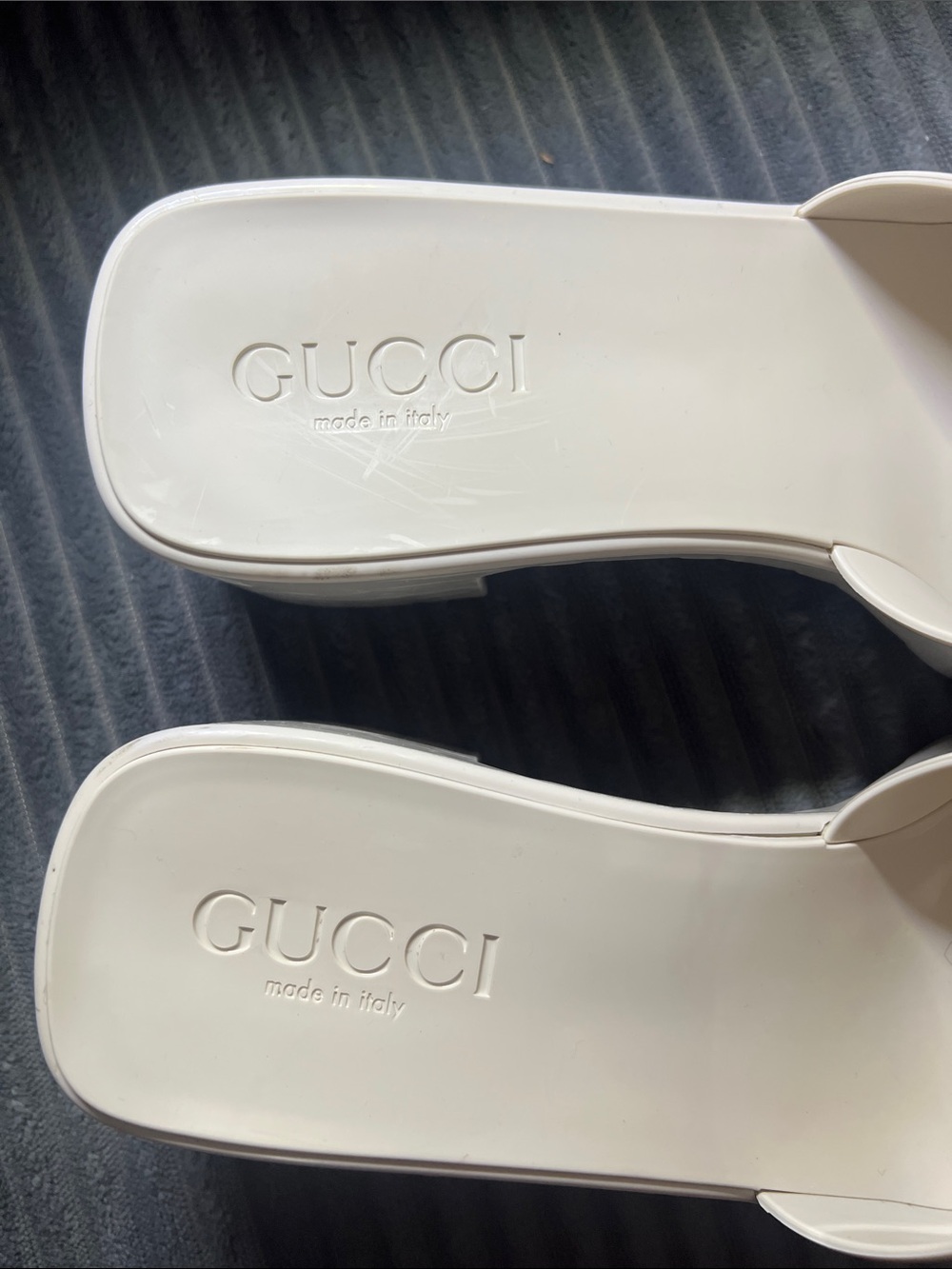 Gucci Women’s Rubber Slide Mystic White Sandals - Picture 3 of 9